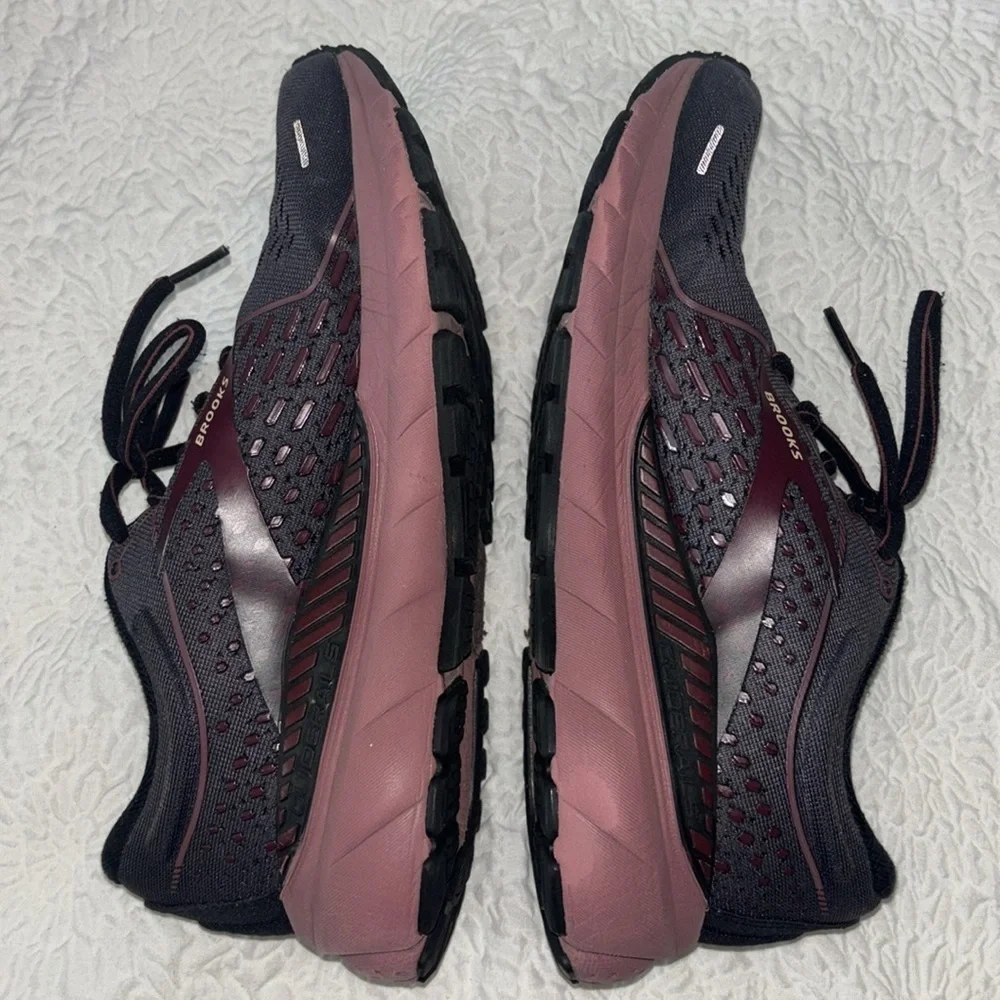 Brooks Adrenaline GTS 21 Running Sneaker - Picture 8 of 14